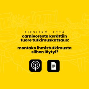 ihmiset syömässä yhdessä juhlapöydässä, jossa on erilaisia ruokia