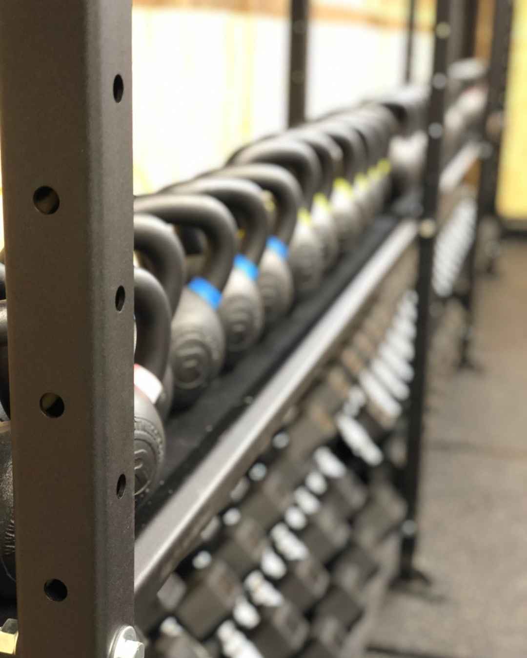 En ole liikuntaihminen – kahvakuulia eri painoissa CrossFit Iisalmella